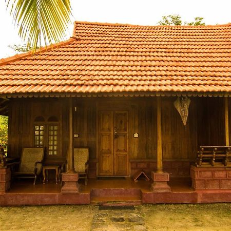 Kondai Lip Backwater Heritage Resort Kochi Exterior photo