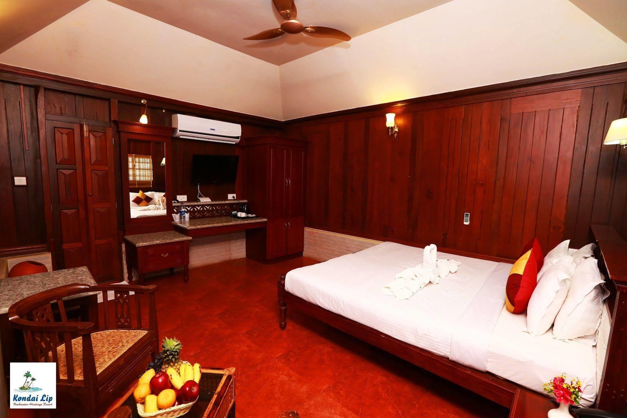 Kondai Lip Backwater Heritage Resort Kochi Exterior photo