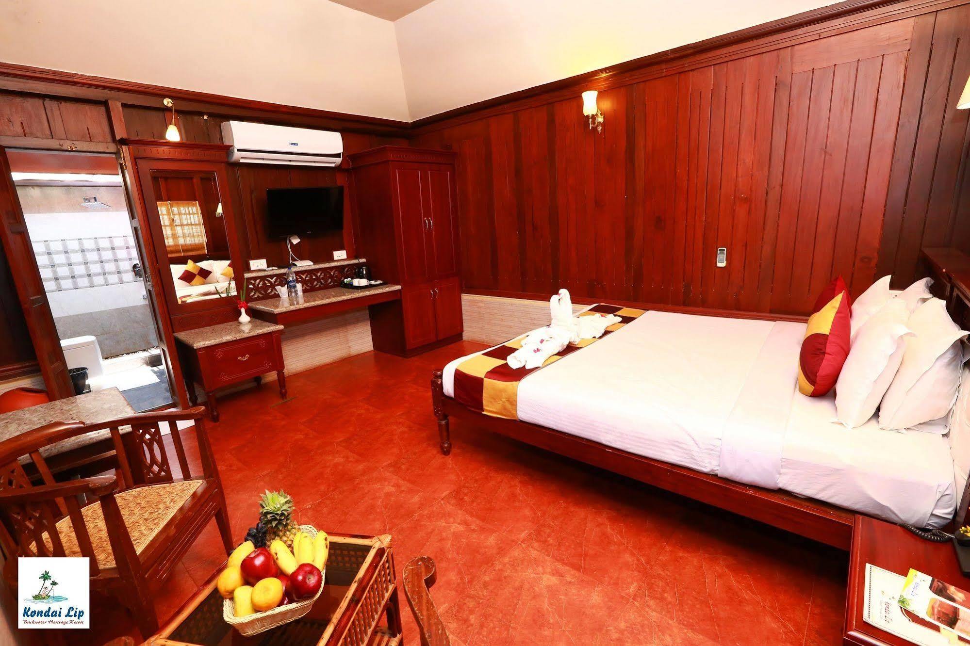 Kondai Lip Backwater Heritage Resort Kochi Exterior photo